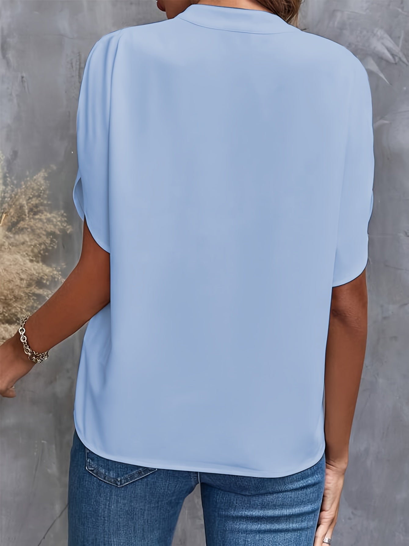 Emma | Elegant Damebluse med V-udskæring