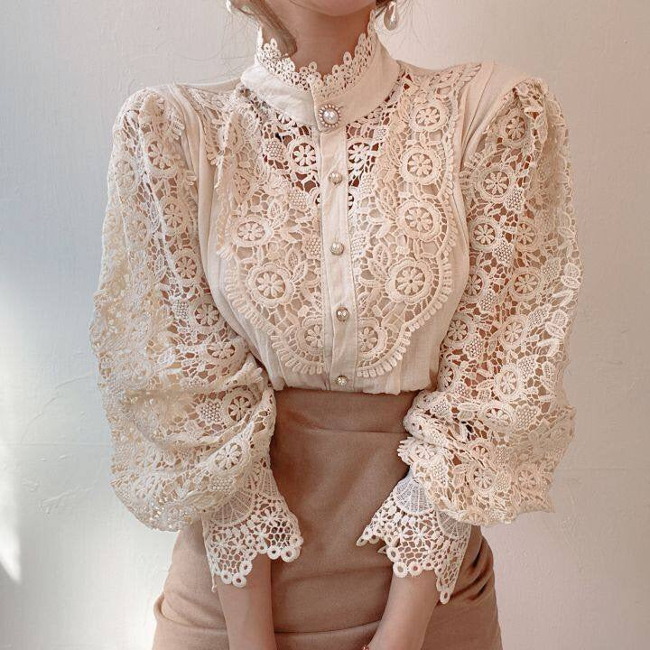 Klassisk Og Elegant Damebluse Med Blonde
