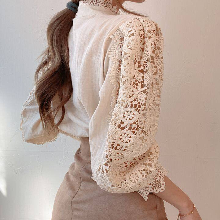 Klassisk Og Elegant Damebluse Med Blonde