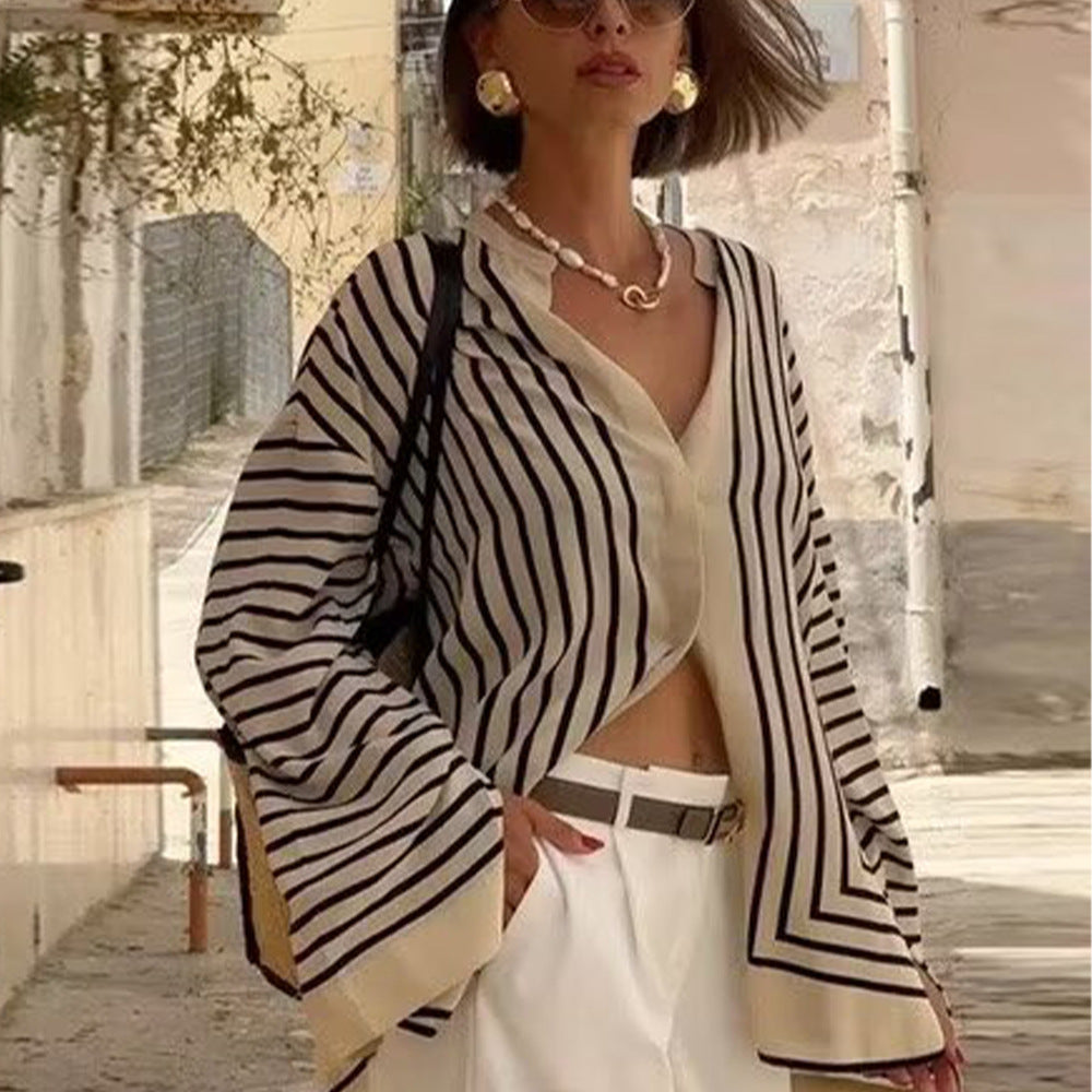 Kvinders rummelige stribede poncho med åben front