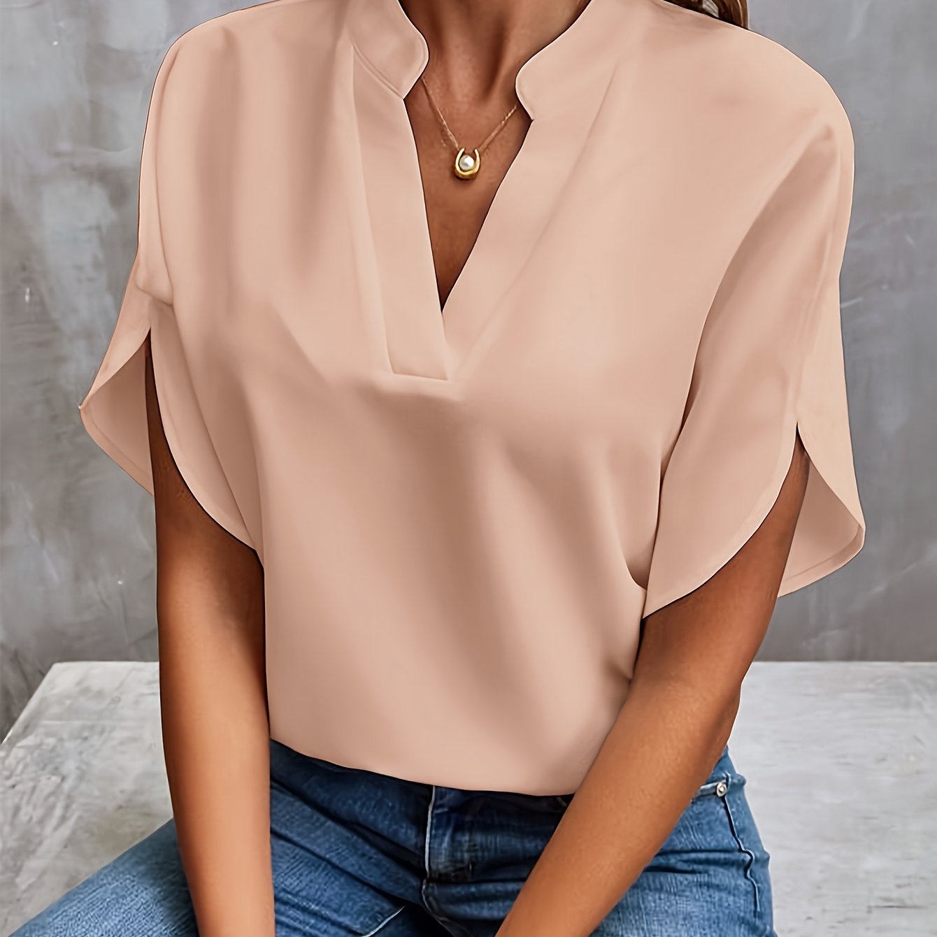 Emma | Elegant Damebluse med V-udskæring