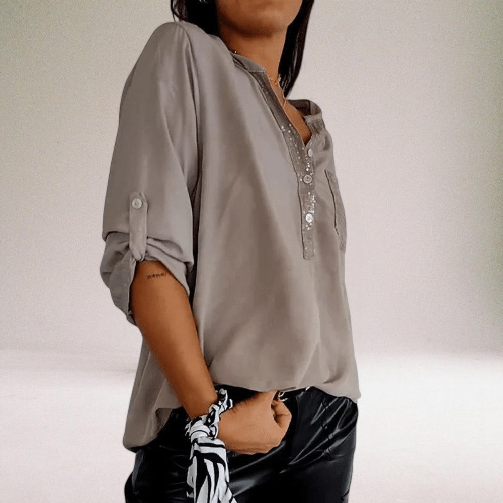 Elegant afslappet skjorte med tidløst design til kvinder